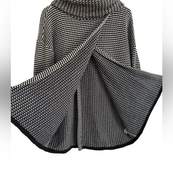 Cabi Fergie Split Knit Cowl Turtleneck Sweater - Picture 4 of 11